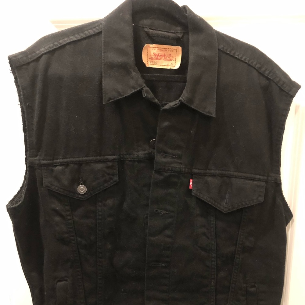 Levi’s trucker vest